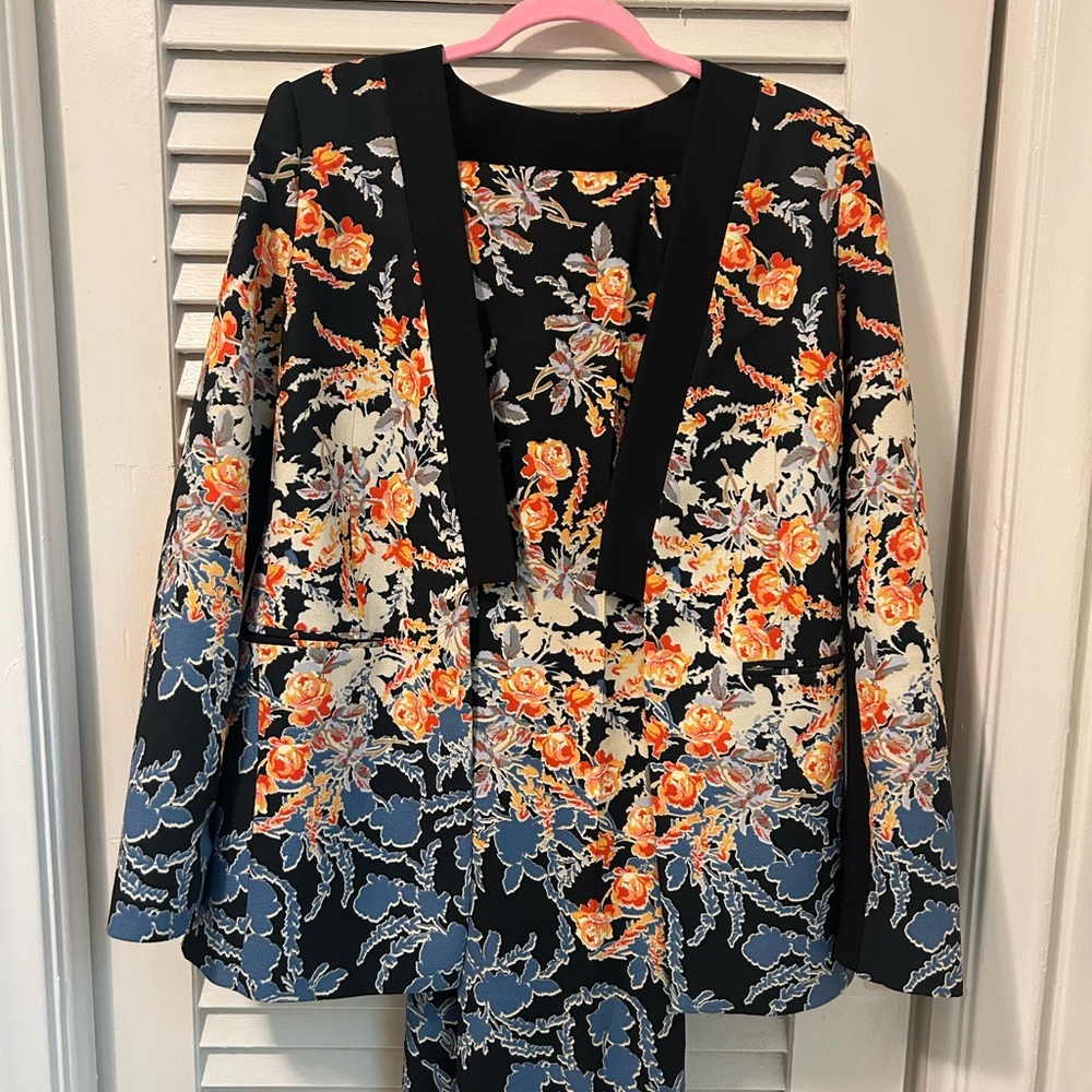 BCBG Maxazria a set of 2  Floral Blazer +pants - Black, Orange, Blue